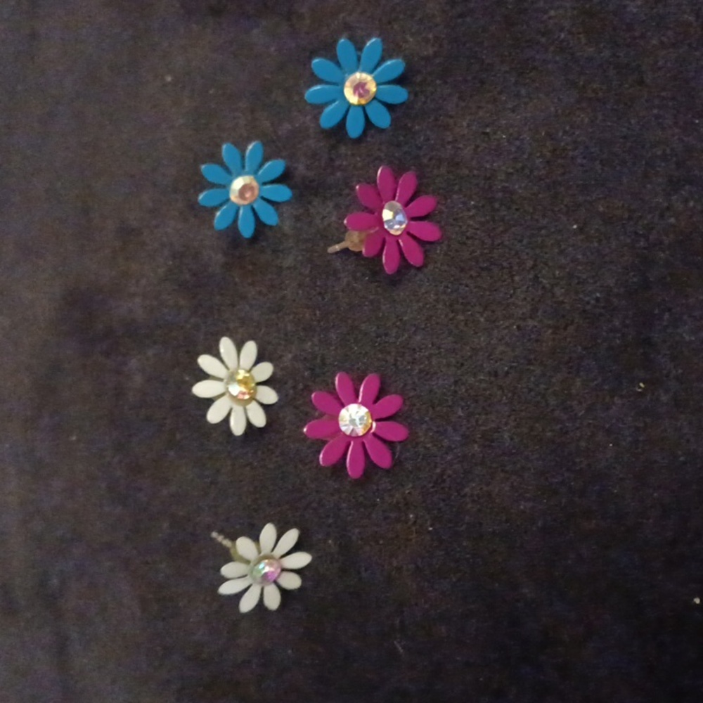 $4 Add-on Lot of 3 Pairs of Flower Earrings